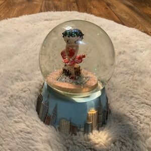 Vandor Betty Boop Snow Globe 1995 I Wanna Be Loved By You New York Marilyn Monro